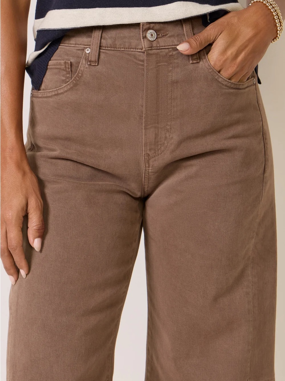 Wide Leg High-Rise Women’s Jeans in Brown - Picture 4 of 6